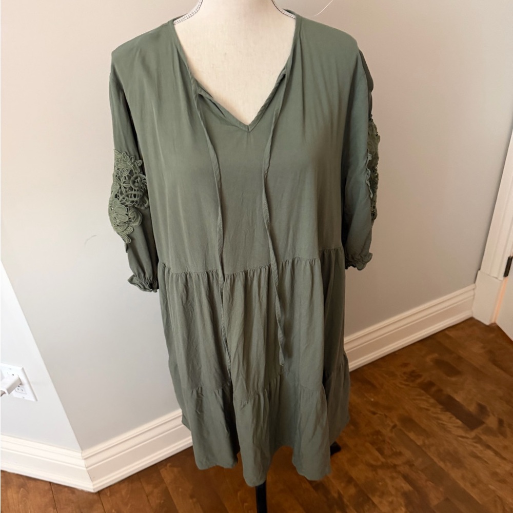 Green Tiered V-Neck Summer Dress with Crochet puffed Sleeve Detail